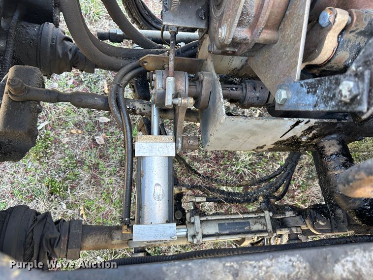 image for item DR5028 1998 GMC C7500  oil distributor truck