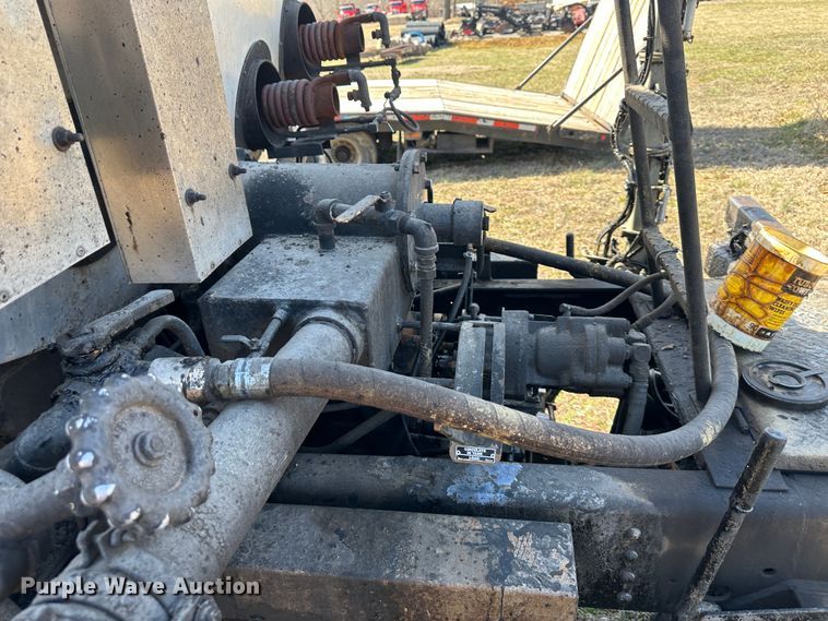 image for item DR5028 1998 GMC C7500  oil distributor truck