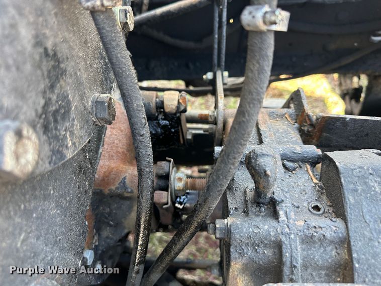 image for item DR5028 1998 GMC C7500  oil distributor truck