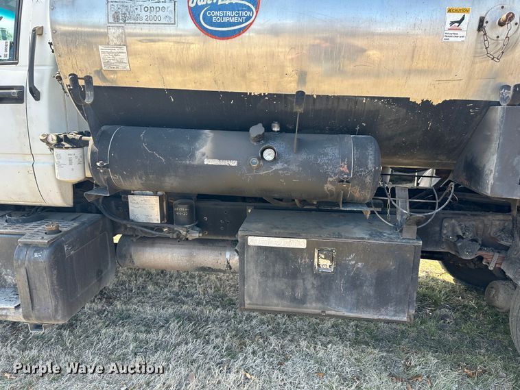 image for item DR5028 1998 GMC C7500  oil distributor truck