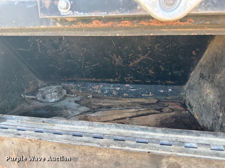 image for item DR5028 1998 GMC C7500  oil distributor truck