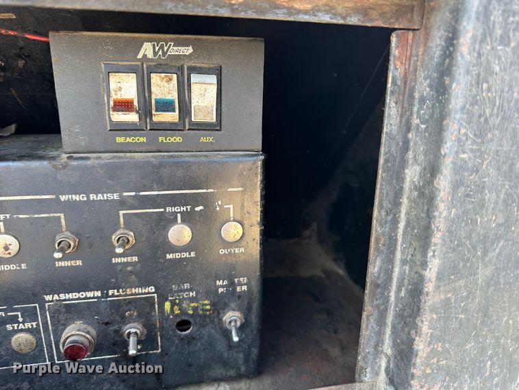 image for item DR5028 1998 GMC C7500  oil distributor truck