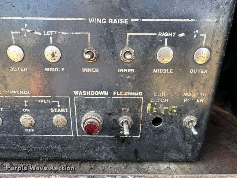 image for item DR5028 1998 GMC C7500  oil distributor truck