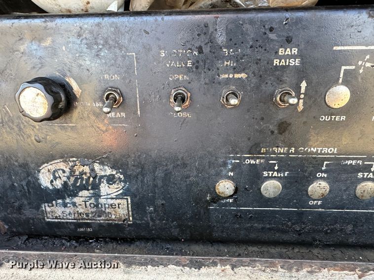 image for item DR5028 1998 GMC C7500  oil distributor truck