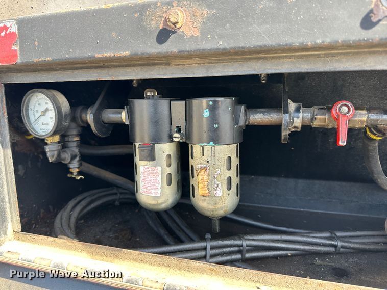 image for item DR5028 1998 GMC C7500  oil distributor truck