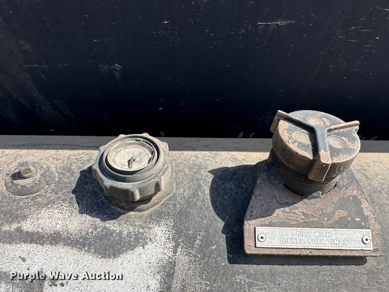 image for item DR5028 1998 GMC C7500  oil distributor truck