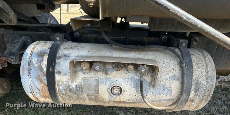 image for item DR5028 1998 GMC C7500  oil distributor truck