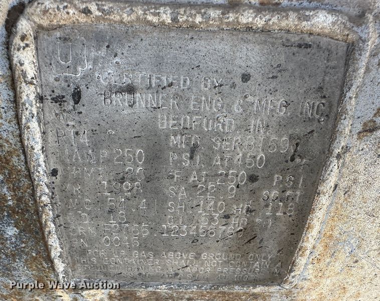 image for item DR5028 1998 GMC C7500  oil distributor truck