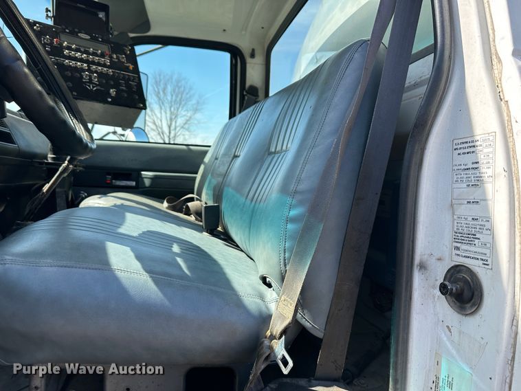 image for item DR5028 1998 GMC C7500  oil distributor truck