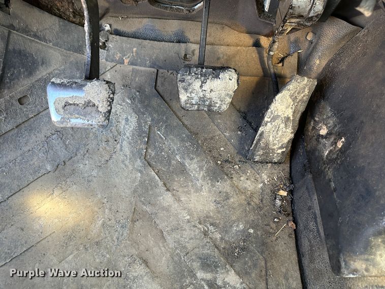 image for item DR5028 1998 GMC C7500  oil distributor truck