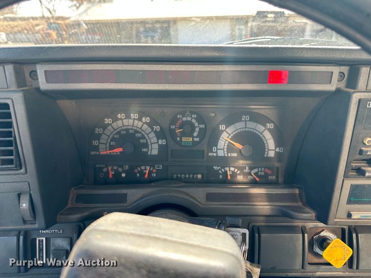 image for item DR5028 1998 GMC C7500  oil distributor truck