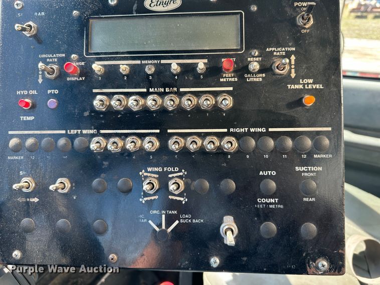 image for item DR5028 1998 GMC C7500  oil distributor truck