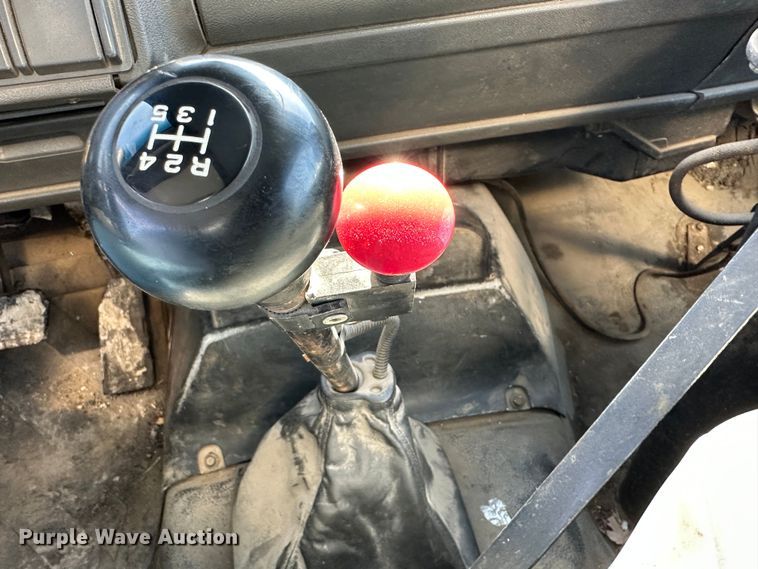 image for item DR5028 1998 GMC C7500  oil distributor truck