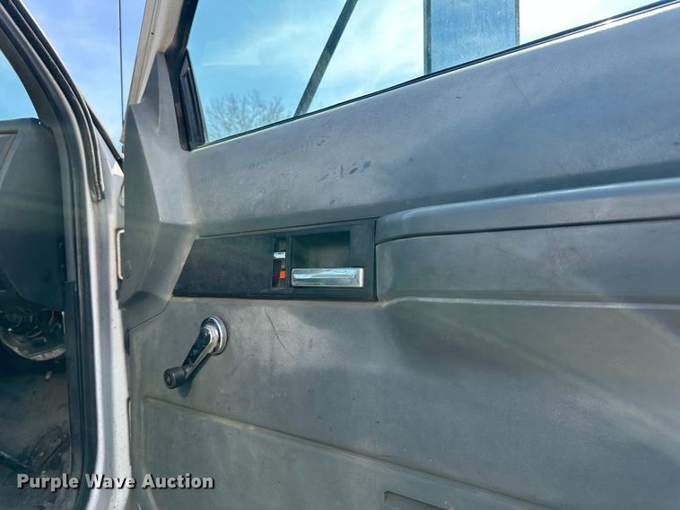 image for item DR5028 1998 GMC C7500  oil distributor truck