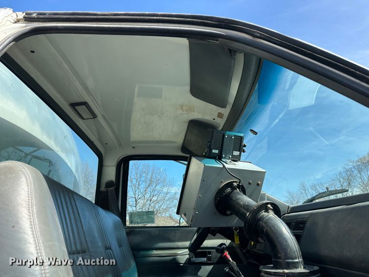 image for item DR5028 1998 GMC C7500  oil distributor truck