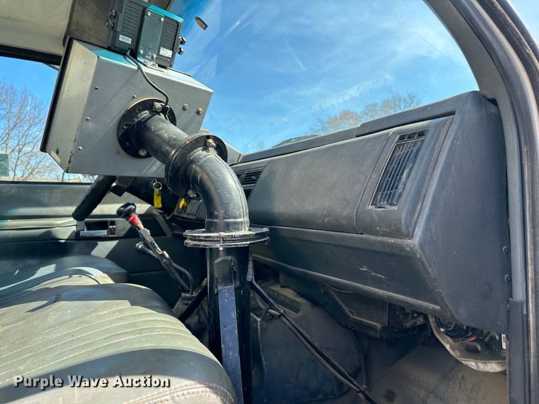 image for item DR5028 1998 GMC C7500  oil distributor truck