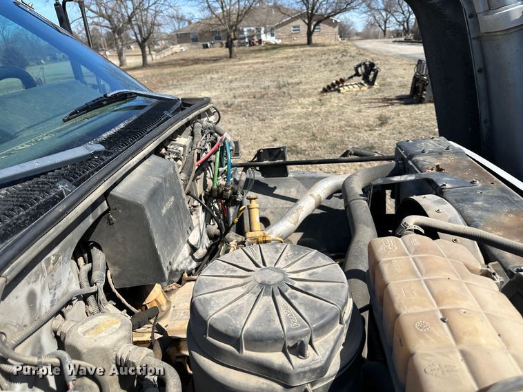 image for item DR5028 1998 GMC C7500  oil distributor truck