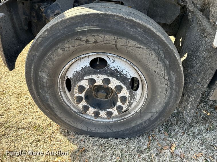 image for item DR5028 1998 GMC C7500  oil distributor truck