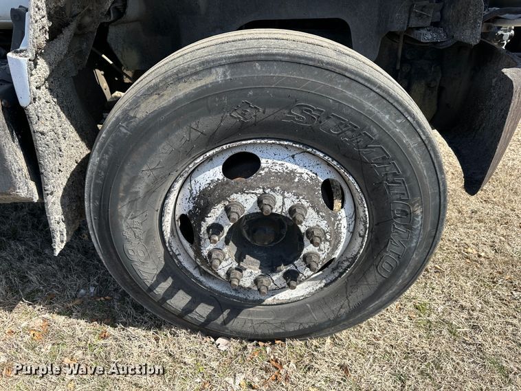 image for item DR5028 1998 GMC C7500  oil distributor truck