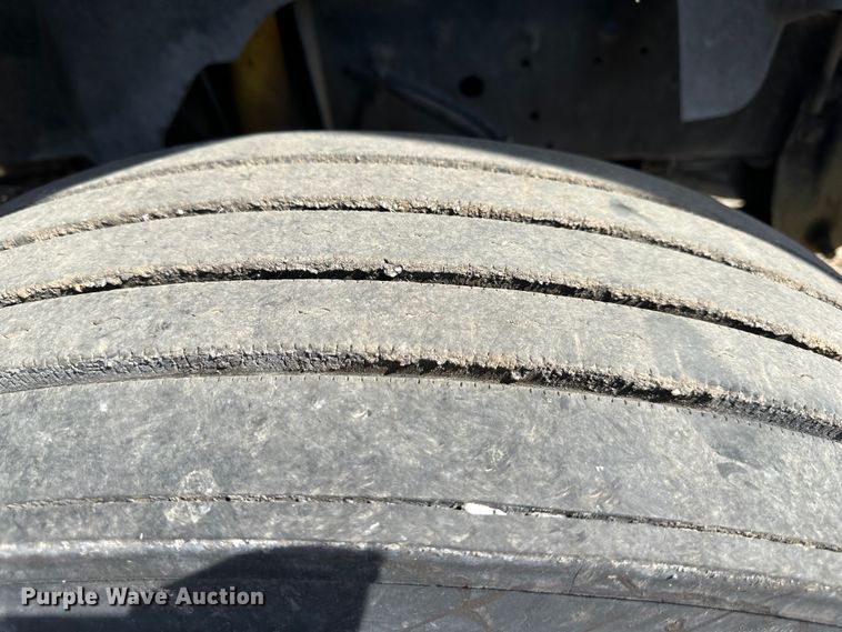 image for item DR5028 1998 GMC C7500  oil distributor truck