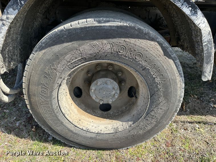 image for item DR5028 1998 GMC C7500  oil distributor truck