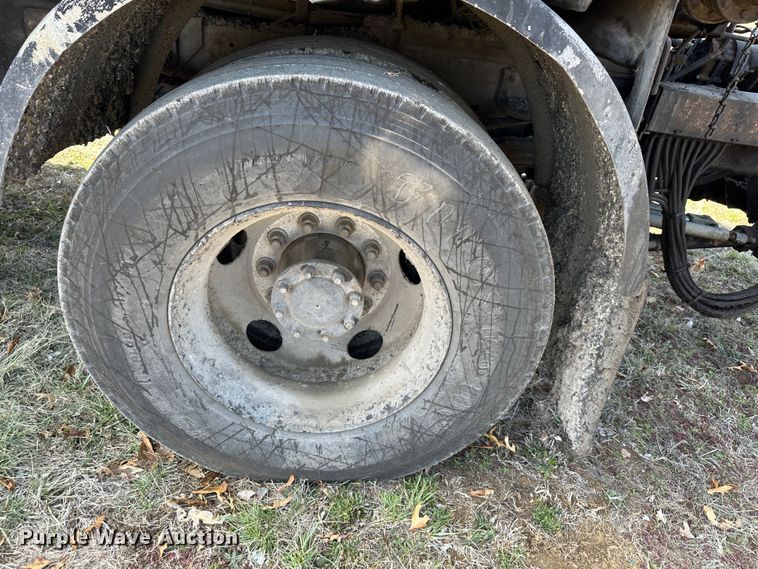 image for item DR5028 1998 GMC C7500  oil distributor truck