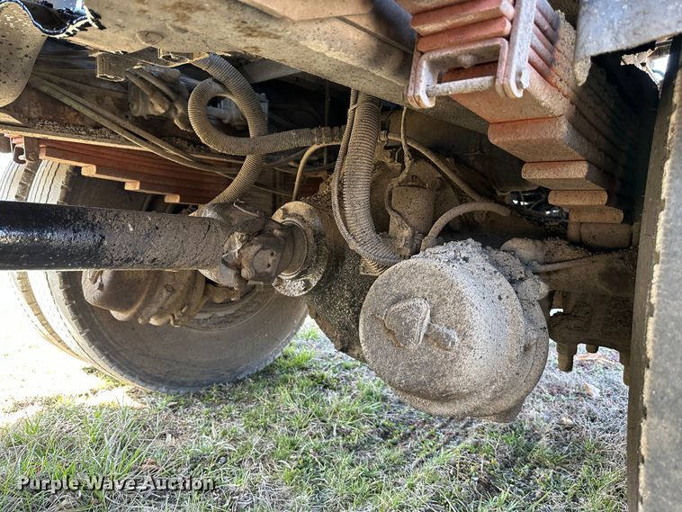 image for item DR5028 1998 GMC C7500  oil distributor truck