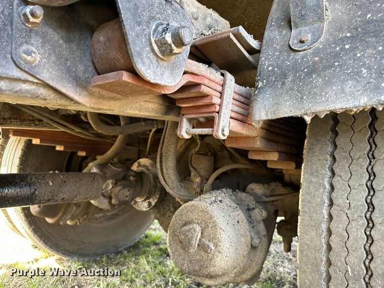 image for item DR5028 1998 GMC C7500  oil distributor truck