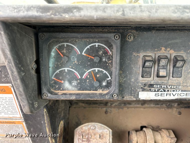 image for item DR5036 1998 Caterpillar 953C  track loader