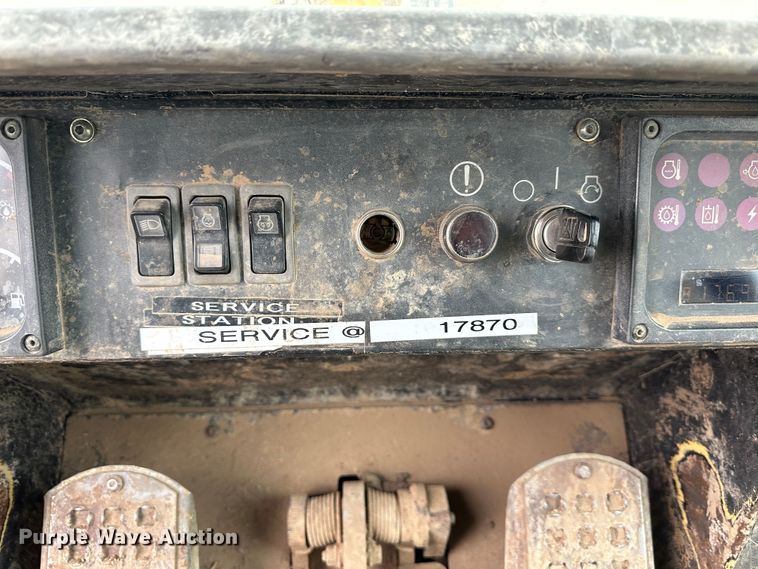 image for item DR5036 1998 Caterpillar 953C  track loader