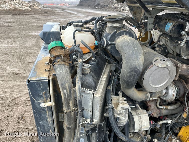 image for item DR5059 2019 John Deere 325G  tracked skid steer loader