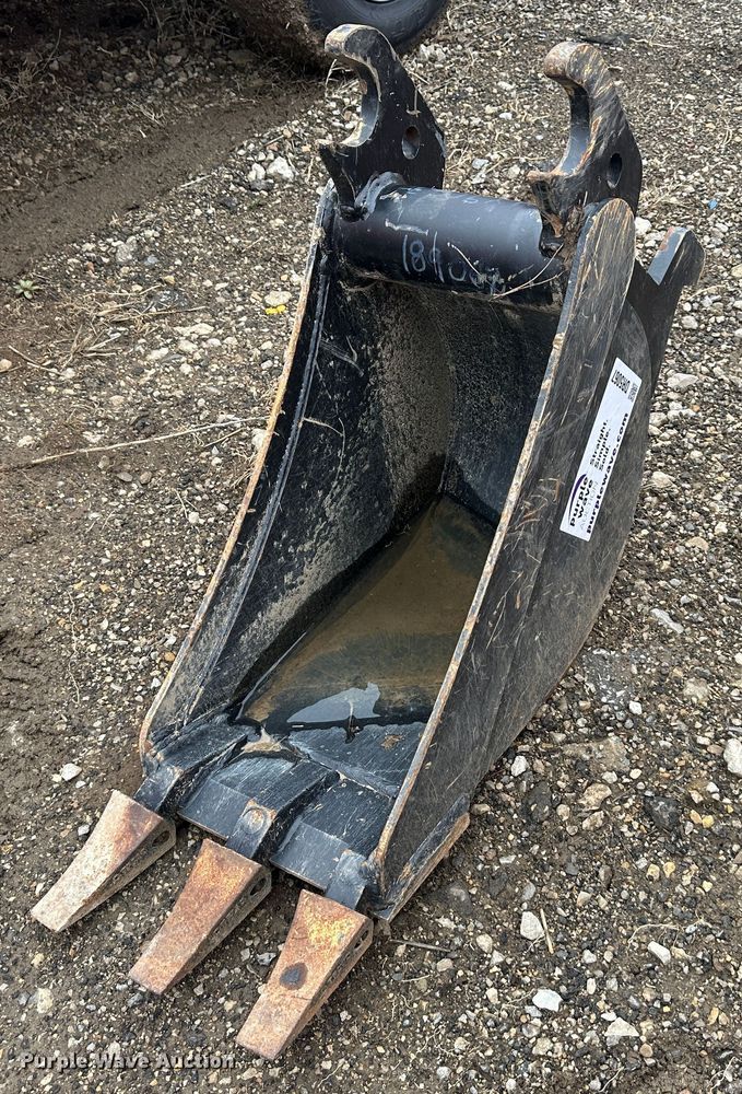 image for item DR5067 John Deere  excavator bucket