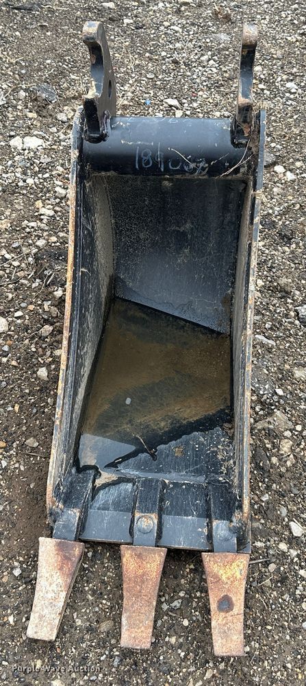 image for item DR5067 John Deere  excavator bucket