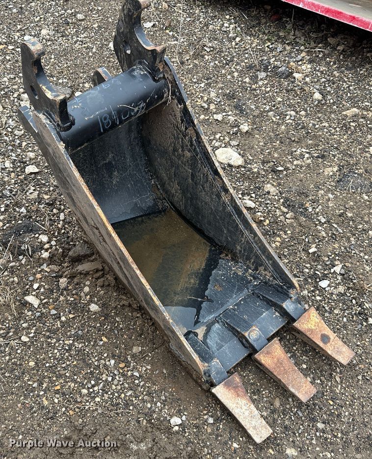 image for item DR5067 John Deere  excavator bucket