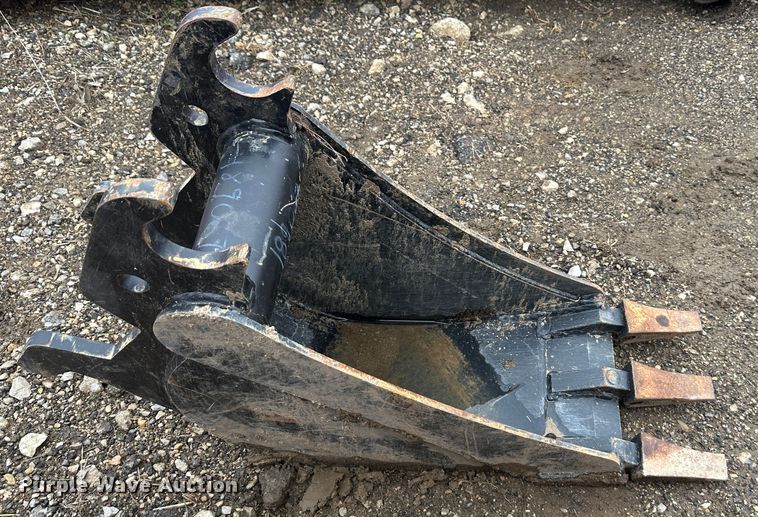 image for item DR5067 John Deere  excavator bucket