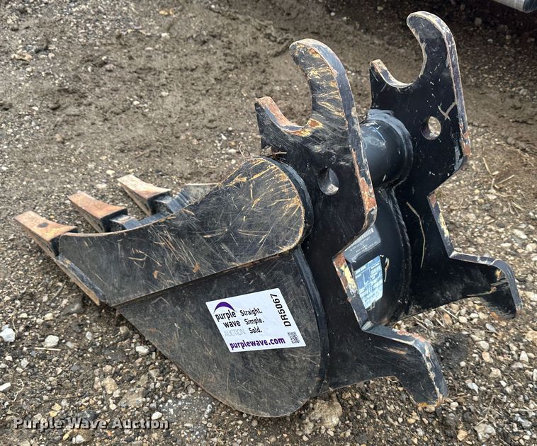image for item DR5067 John Deere  excavator bucket