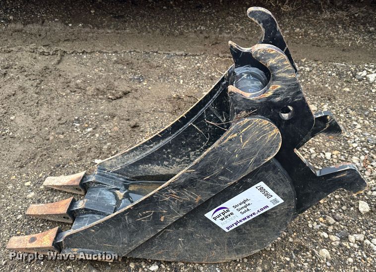 image for item DR5067 John Deere  excavator bucket