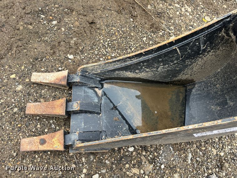 image for item DR5067 John Deere  excavator bucket