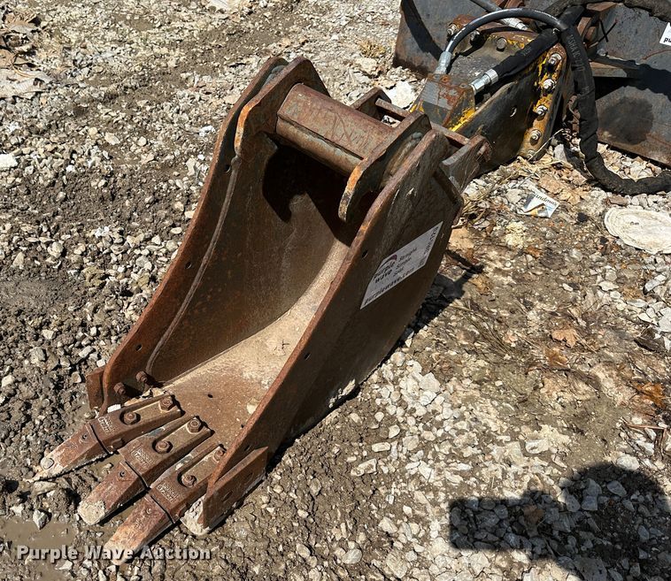 image for item DR5120 Bobcat  excavator bucket