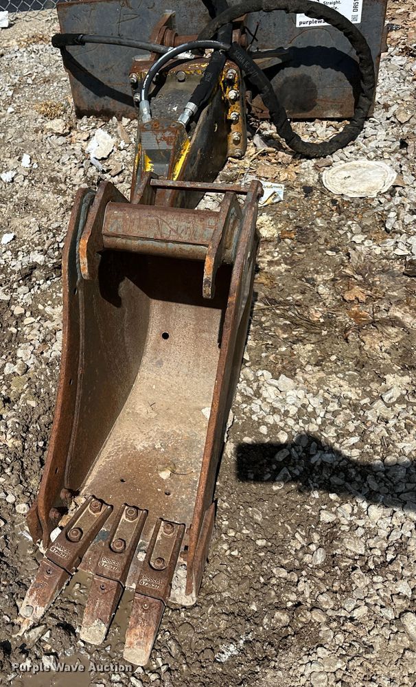 image for item DR5120 Bobcat  excavator bucket