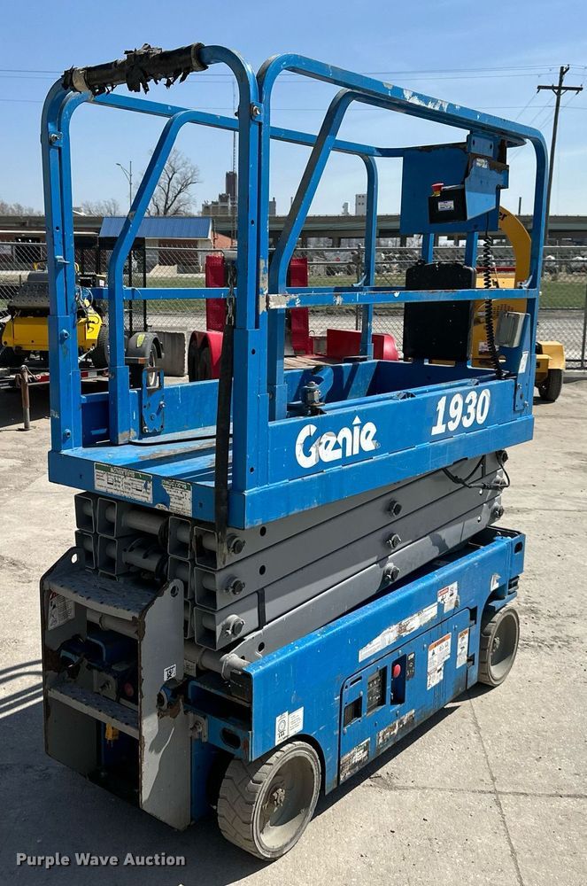 image for item DR5130 Genie GS-1930  scissor lift