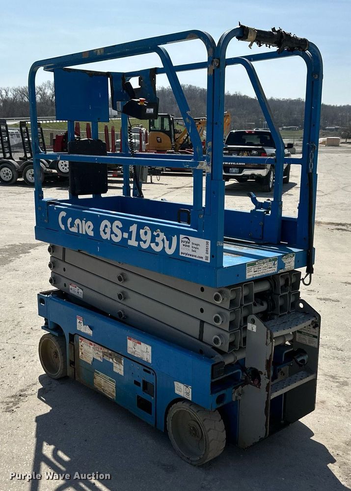 image for item DR5130 Genie GS-1930  scissor lift