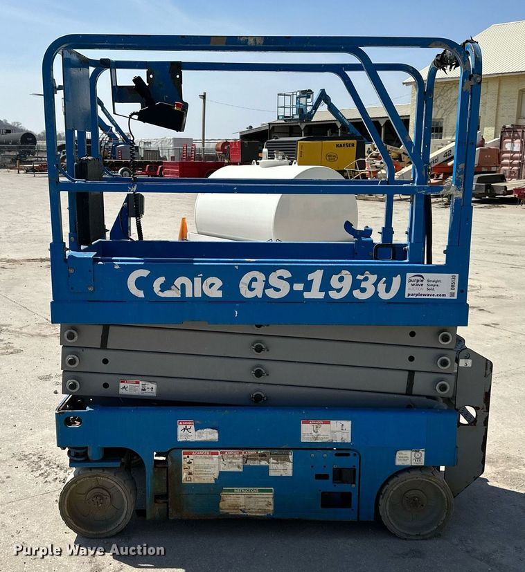 image for item DR5130 Genie GS-1930  scissor lift