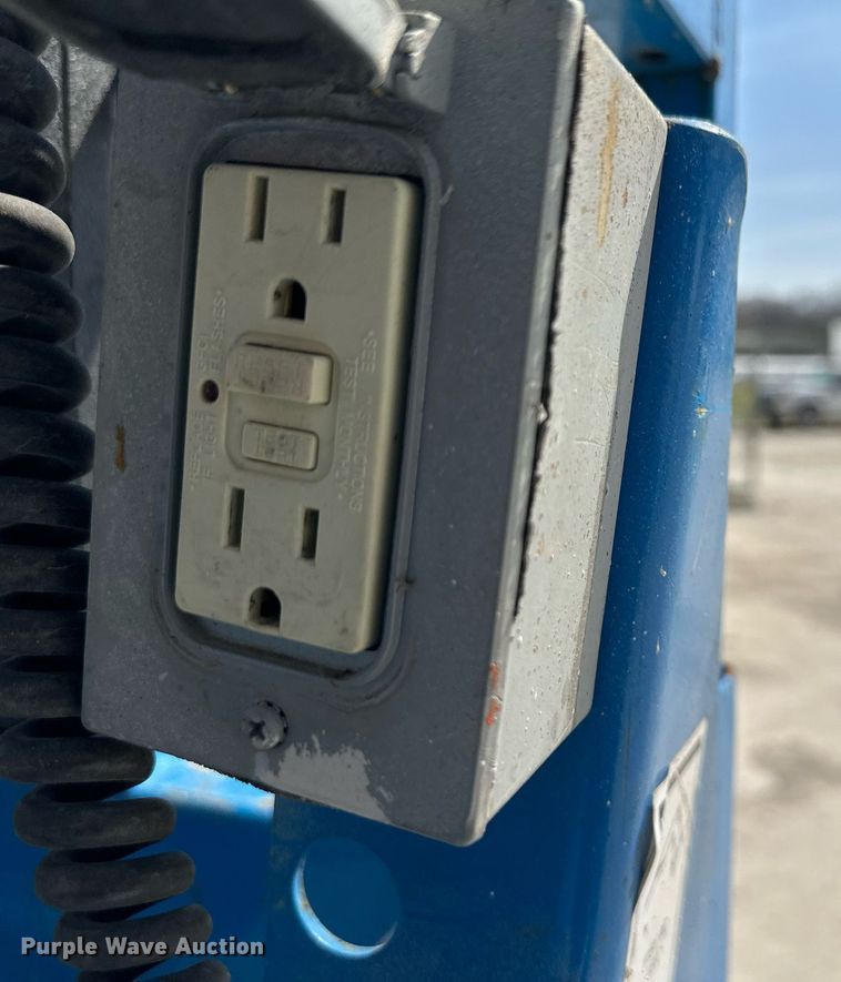 image for item DR5130 Genie GS-1930  scissor lift