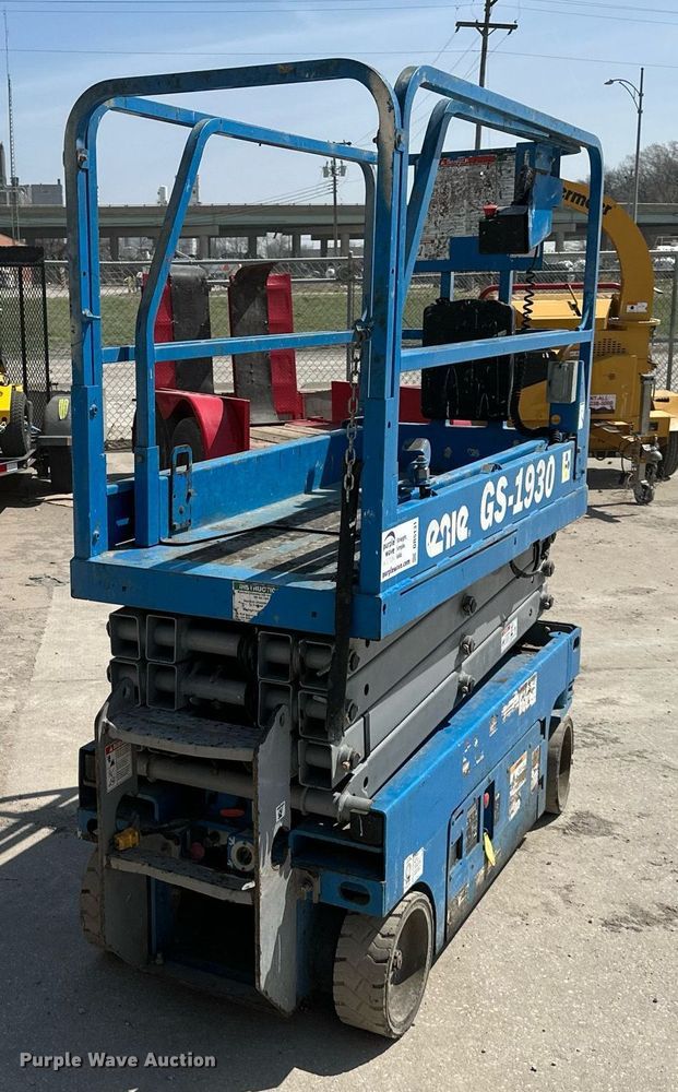 image for item DR5131 Genie GS-1930  scissor lift