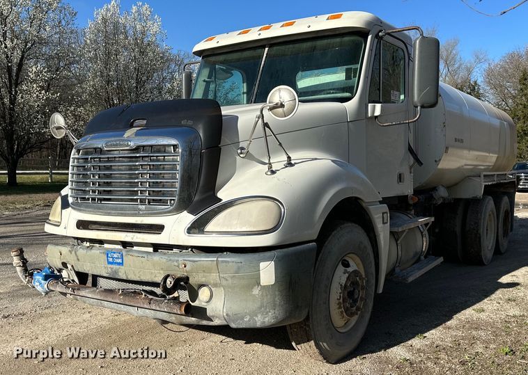 image for item DR5135 2008 Freightliner Columbia  water truck