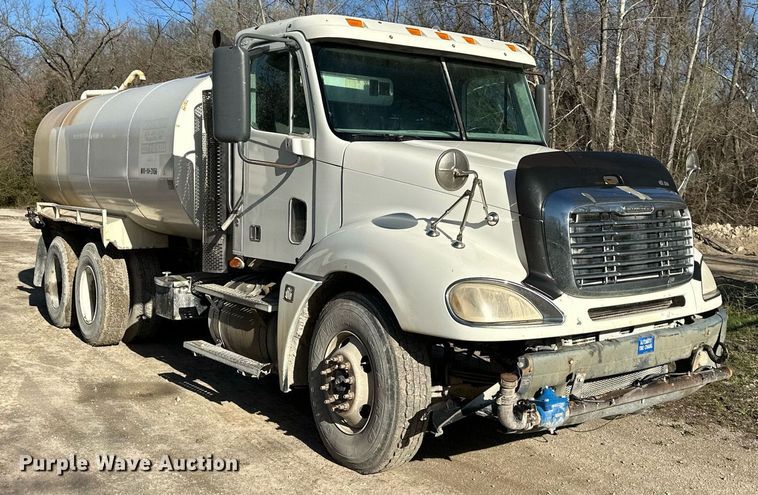 image for item DR5135 2008 Freightliner Columbia  water truck
