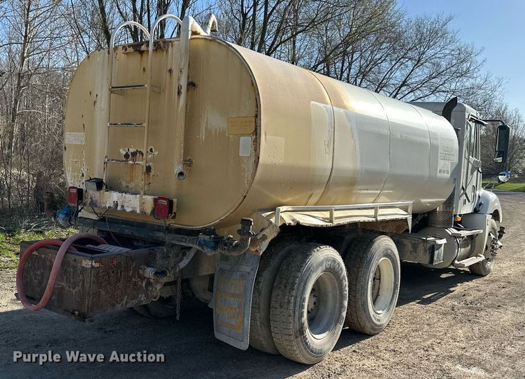 image for item DR5135 2008 Freightliner Columbia  water truck