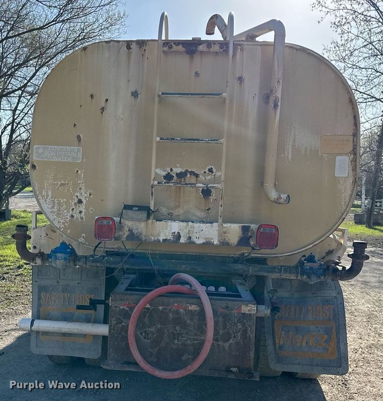 image for item DR5135 2008 Freightliner Columbia  water truck