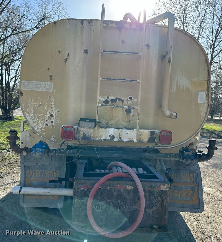 image for item DR5135 2008 Freightliner Columbia  water truck